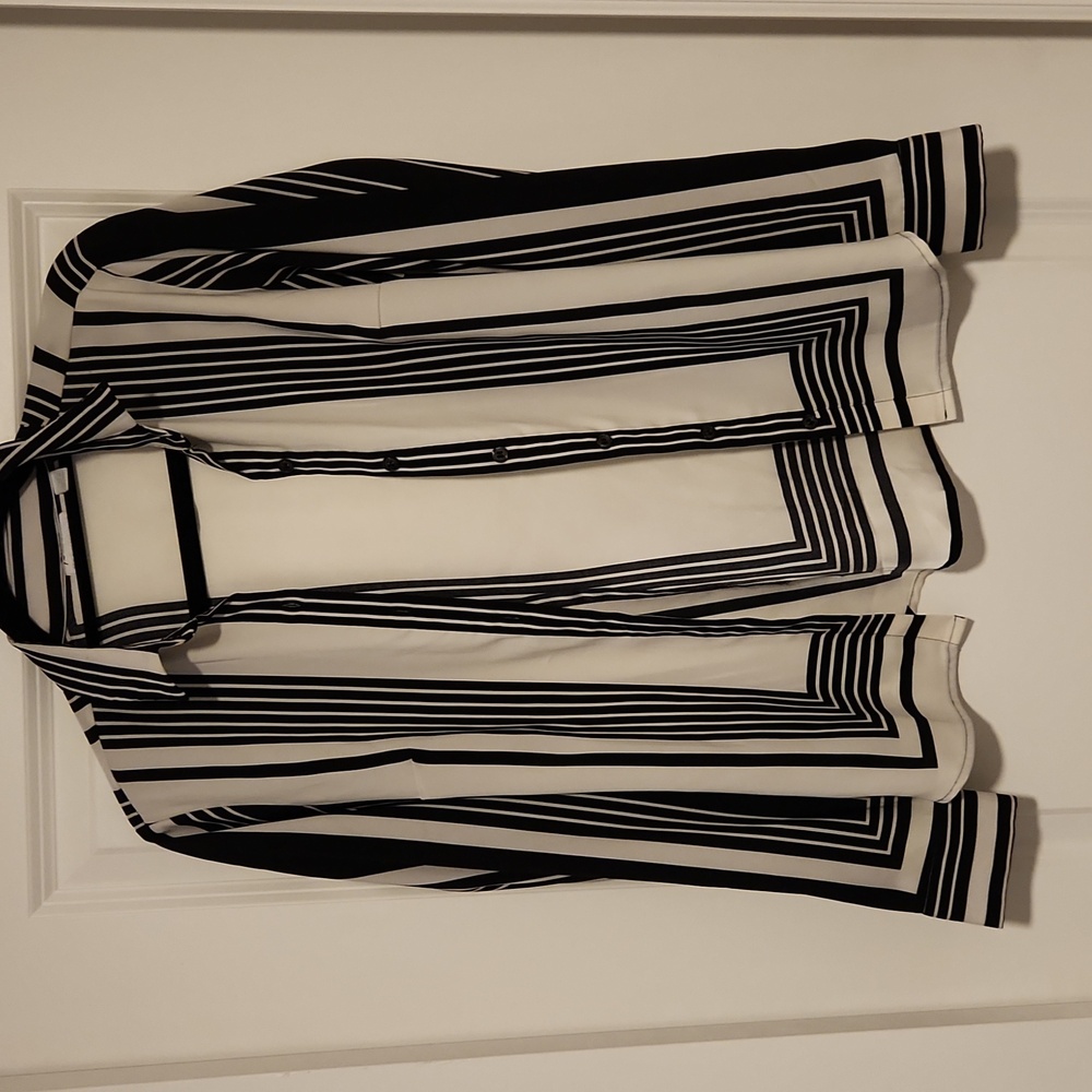 New York & Company Black and White Graphic Button Down Shirt